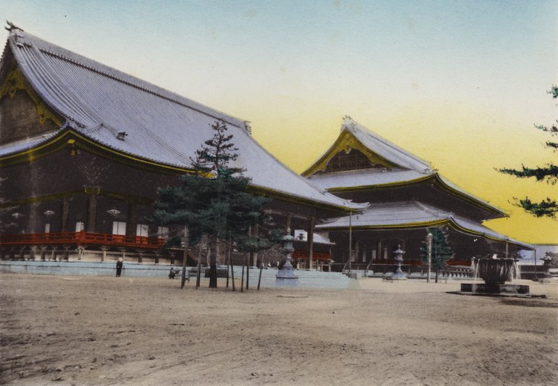 Japani, n. 1912: Higashi Honganji -temppeli, Kioto; Se on Japanin suurin ja kallein temppeli (kuva) tekijältä Photographer Japanese