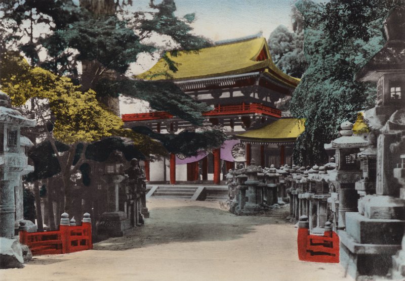 Japani, noin 1912: Kasugan shintotemppeli perustettiin vuonna 767 Narassa, lähellä Kiotona (kuva) tekijältä Photographer Japanese