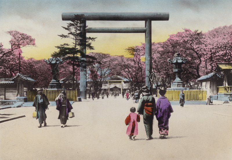 Japani, n. 1912: Valtava pronssitorii Shokonshalle tai henki kutsuu pyhäkköä kuolleille sotilaille kansallisissa vaikeuksissa, Tokio (kuva) tekijältä Photographer Japanese