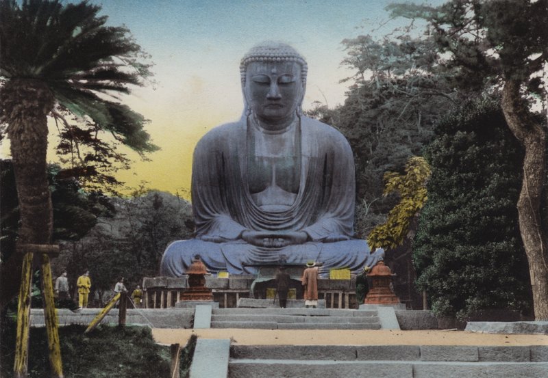 Japani, n. 1912: Hienoin Daibutsu eli Suuri Buddha Kamakurassa vuodelta 1252 Korkeus 49 jalkaa 7 tuumaa, Junalla 50 minuuttia Yokohamasta (kuva) tekijältä Photographer Japanese