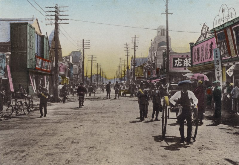 Japani, n. 1912: Theatre Street, Yokohama (kuva) tekijältä Photographer Japanese