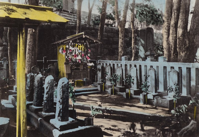 Japani, n. 1912: 47 Rohninin hauta Sangakujissa Tokiossa (kuva) tekijältä Photographer Japanese