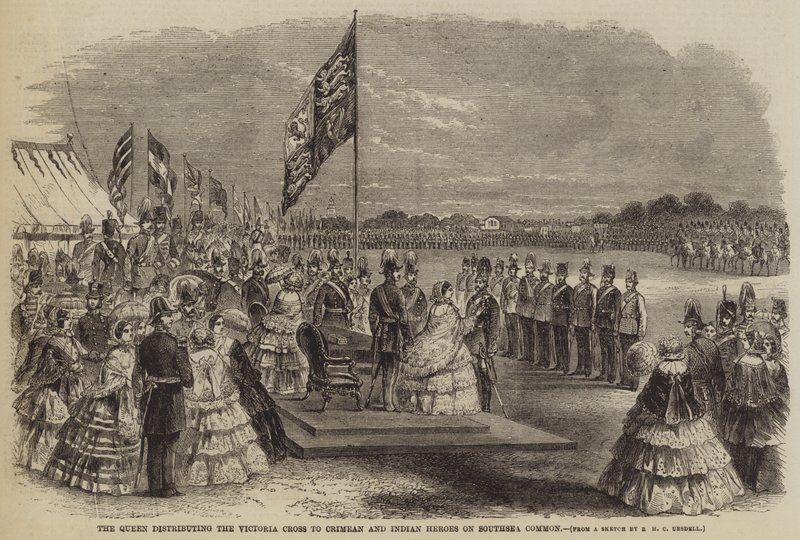 Kuningatar jakaa Victorian ristin Krimin ja Intian sankareille Southsea Commonissa. tekijältä Richard Ubsdell