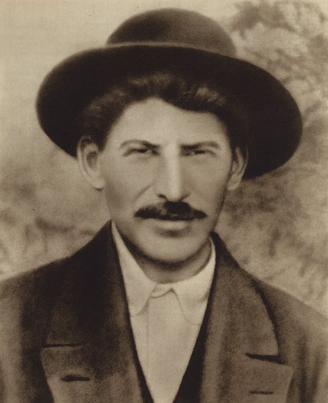 Josif Stalin maanpaossa Siperiaan, 1915 tekijältä Russian Photographer
