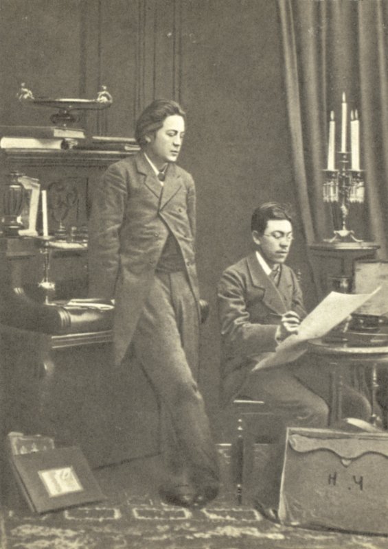 Anton Tšehov (vas.) veljensä Nikolain kanssa Moskovassa tekijältä Russian Photographer