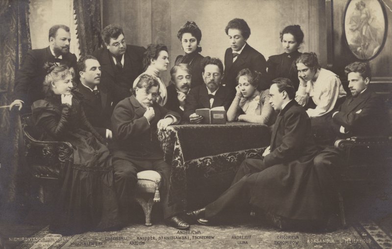 Anton Tšehov lukee Moskovan taideteatterin jäsenille tekijältä Russian Photographer