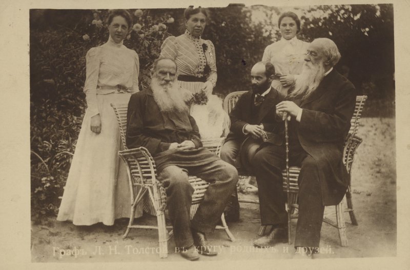 Leo Tolstoi perheen ja ystävien kanssa tekijältä Russian Photographer