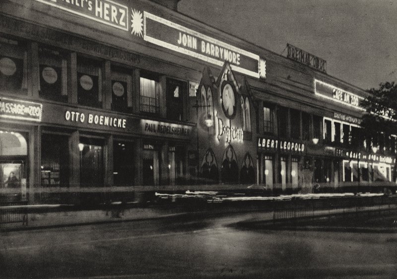 Berliini: Augusta Viktoria-Platz (m/w kuva) tekijältä Sasha Stone