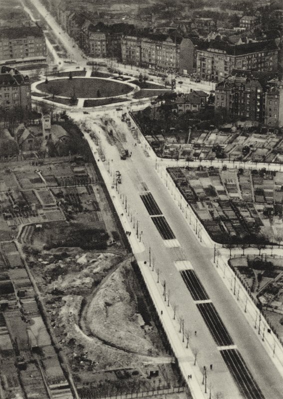 Berliini: Reichsstrasse, Reichskanzlerplatz (m/w kuva) tekijältä Sasha Stone
