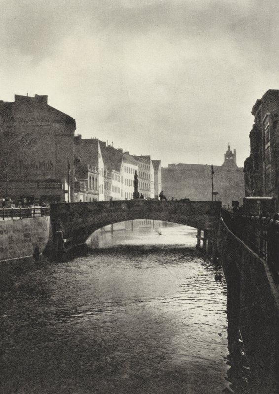 Berliini: Rossstrassen-Brucke (m/w kuva) tekijältä Sasha Stone