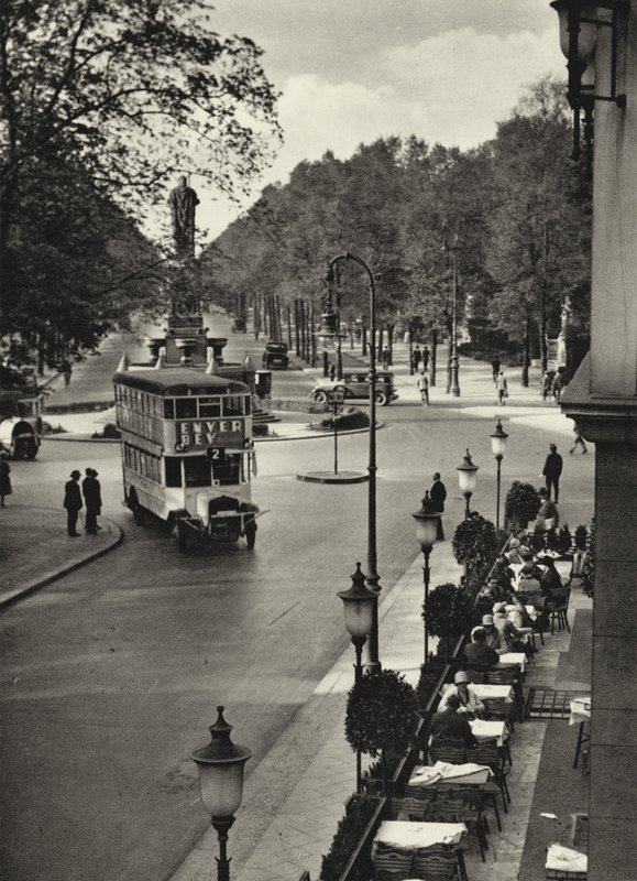 Berliini: Tiergarten; Kemper Square (m/w kuva) tekijältä Sasha Stone