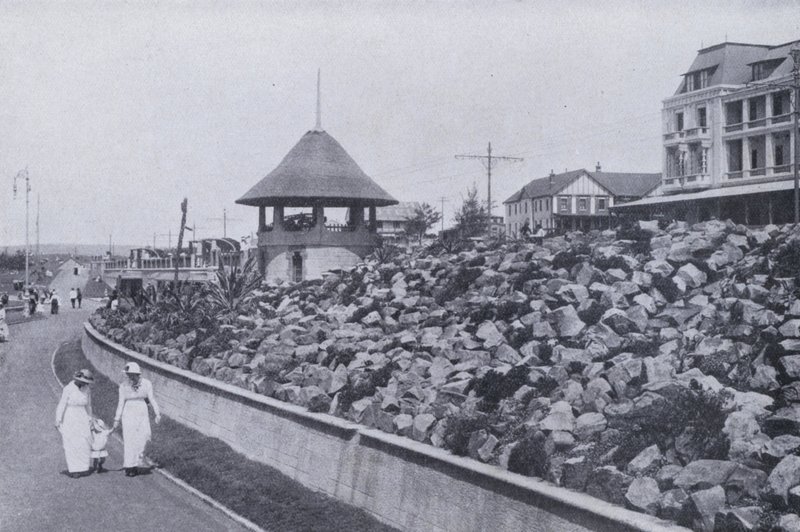 Rockery on the Beach, Durban (m/w kuva) tekijältä South African Photographer