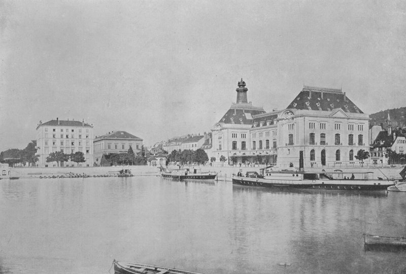 Neuchatel, Le Port ja Hotel des Postes (m/w kuva) tekijältä Swiss Photographer