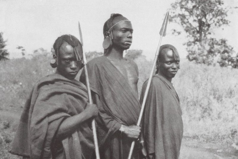 Britannian Itä-Afrikan kikuyuja (s/w-kuva) tekijältä Walter Mittelholzer