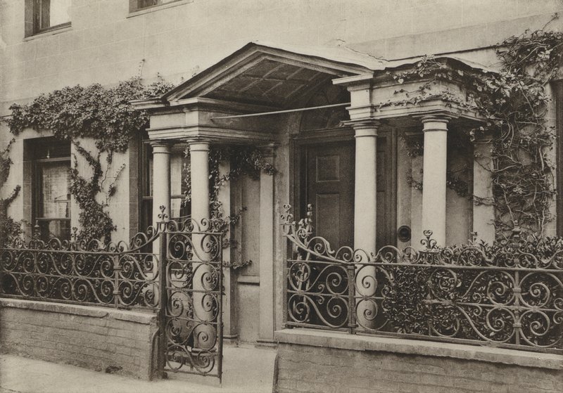 Ovikäytävä, Arcaded Porch at Wimborne, Dorset (m/w kuva) tekijältä William Galsworthy Davie