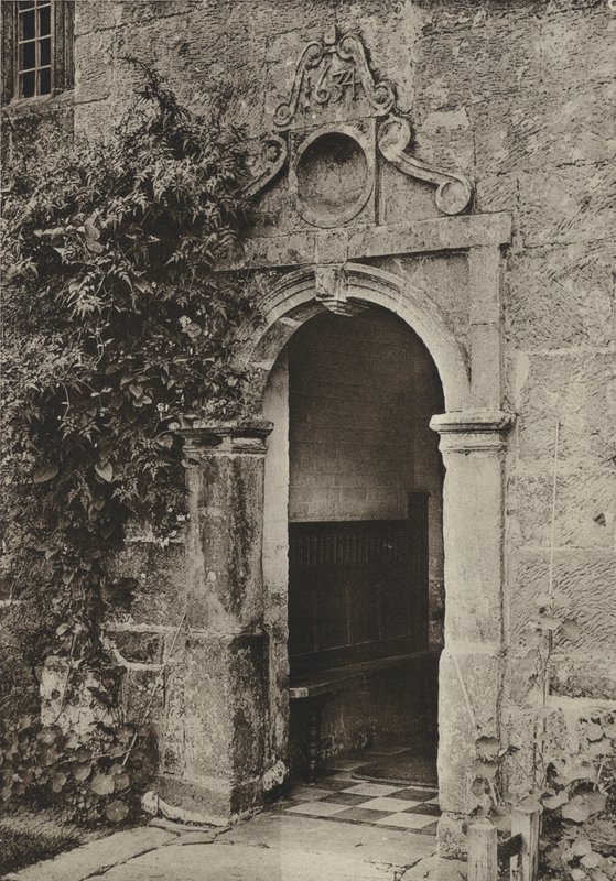 Doorway, "Batemans", Burwash, Sussex (m/w kuva) tekijältä William Galsworthy Davie