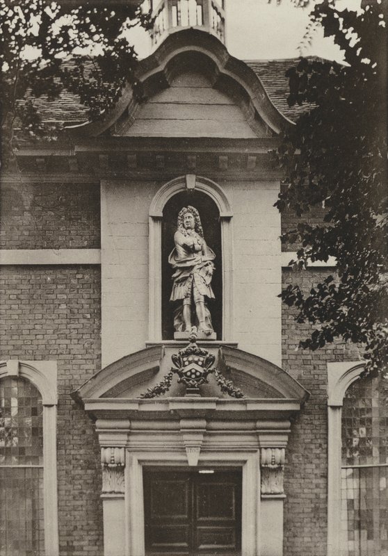 Doorway, Berkeley Almshouses, Worcester (m/v kuva) tekijältä William Galsworthy Davie