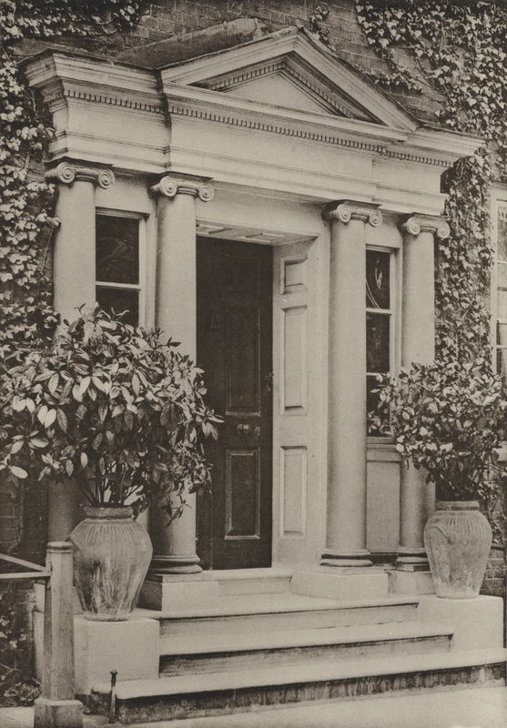 Doorway, East Pallant, Chichester (m/w kuva) tekijältä William Galsworthy Davie