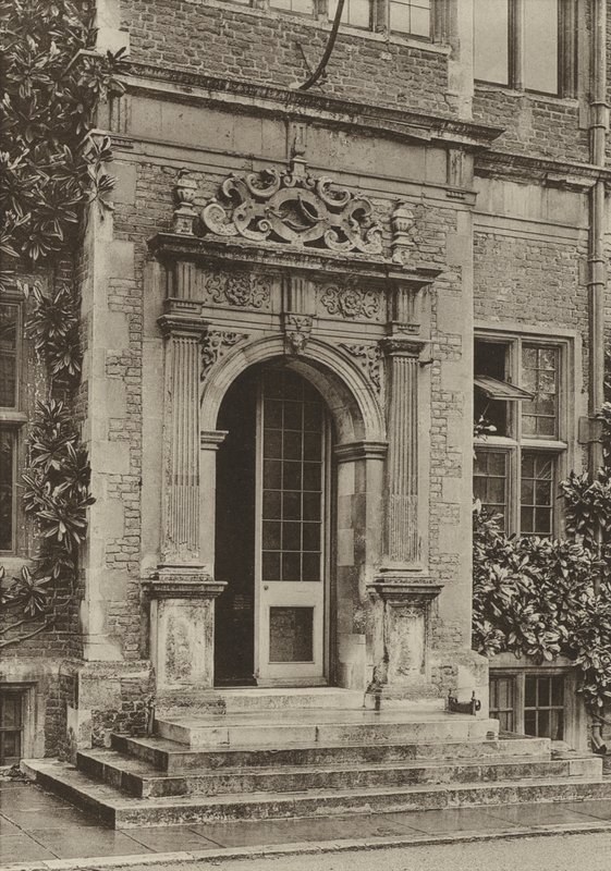 Doorway, In the Court, Hatfield House (m/w kuva) tekijältä William Galsworthy Davie