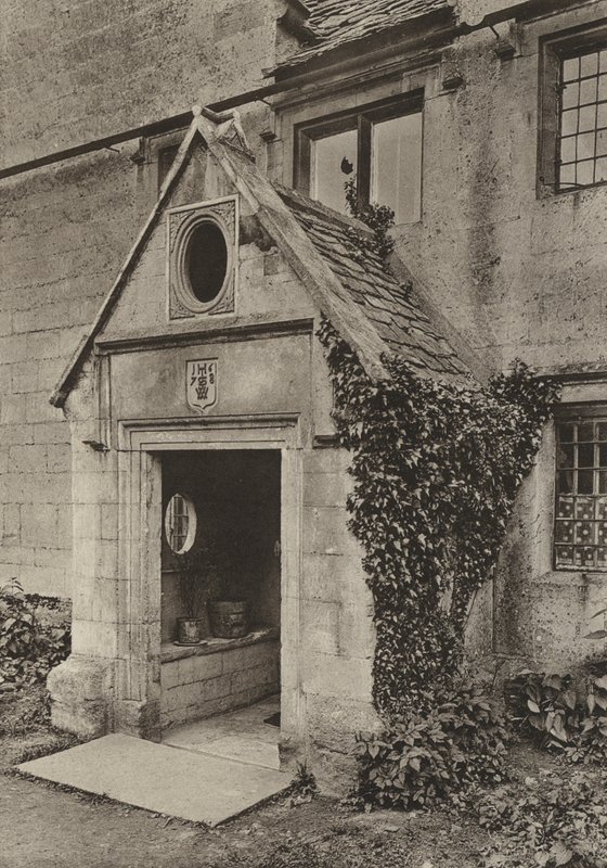 Ovikäytävä, kuisti Cap Millissa, Painswick, Gloucestershire (m/w kuva) tekijältä William Galsworthy Davie