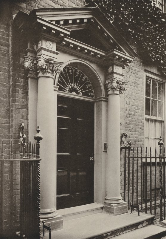 Doorway, Redhill Road, Reigate, Surrey (m/w kuva) tekijältä William Galsworthy Davie