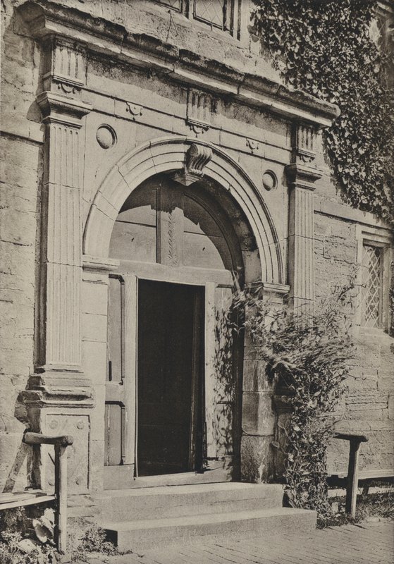 Doorway, Sackville College, East Grinstead (m/w kuva) tekijältä William Galsworthy Davie