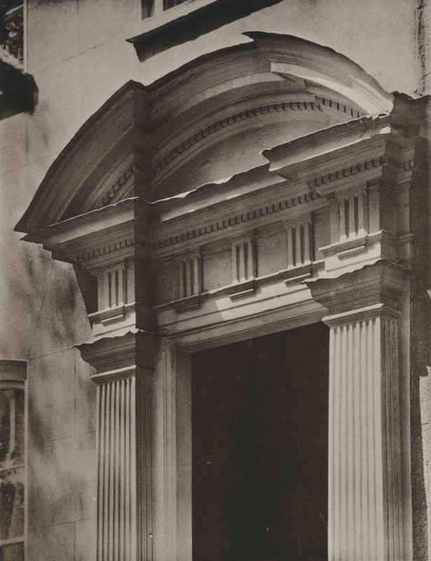 Doorway, The Conservative Club, Lewisham (m/w kuva) tekijältä William Galsworthy Davie