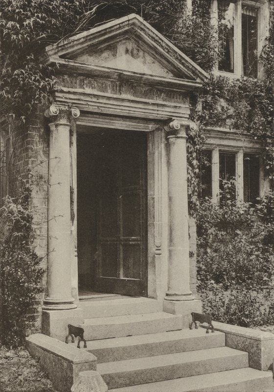 Doorway, Deanery, Battle, Sussex (m/w kuva) tekijältä William Galsworthy Davie