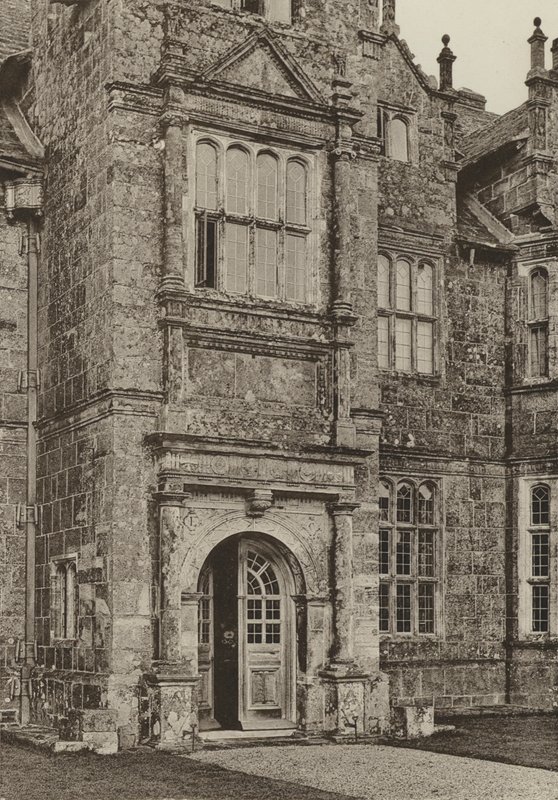 Doorway, The South Doorway, Wakehurst Place, Sussex (m/w kuva) tekijältä William Galsworthy Davie