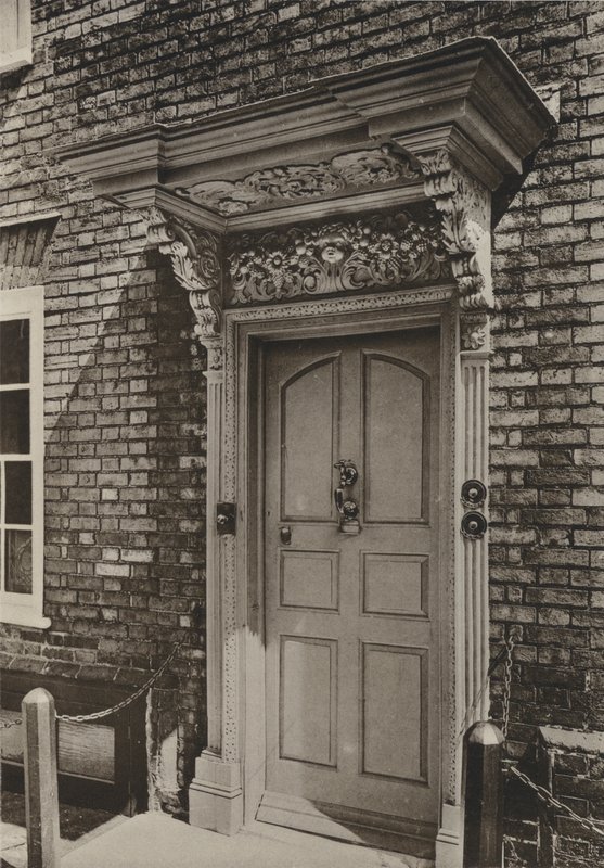 Doorway, West Street, Rye, Sussex (m/w kuva) tekijältä William Galsworthy Davie
