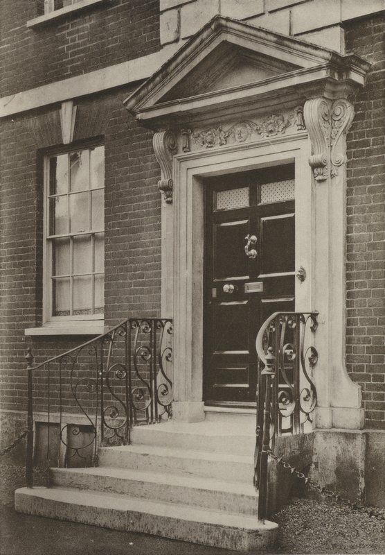 Doorway, Wimborne, Dorset (m/w kuva) tekijältä William Galsworthy Davie