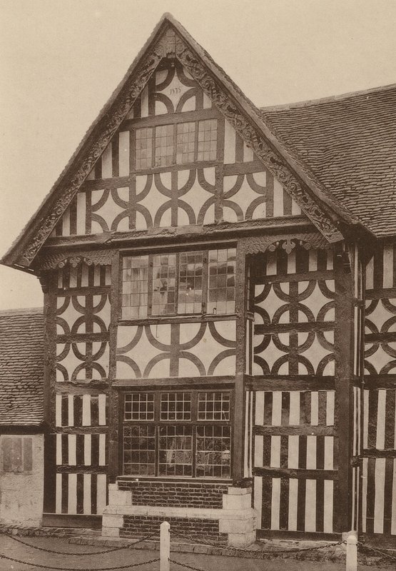"The Middle House", Mayfield, Sussex, vuodelta 1575 (s/w valokuva). tekijältä William Galsworthy Davie