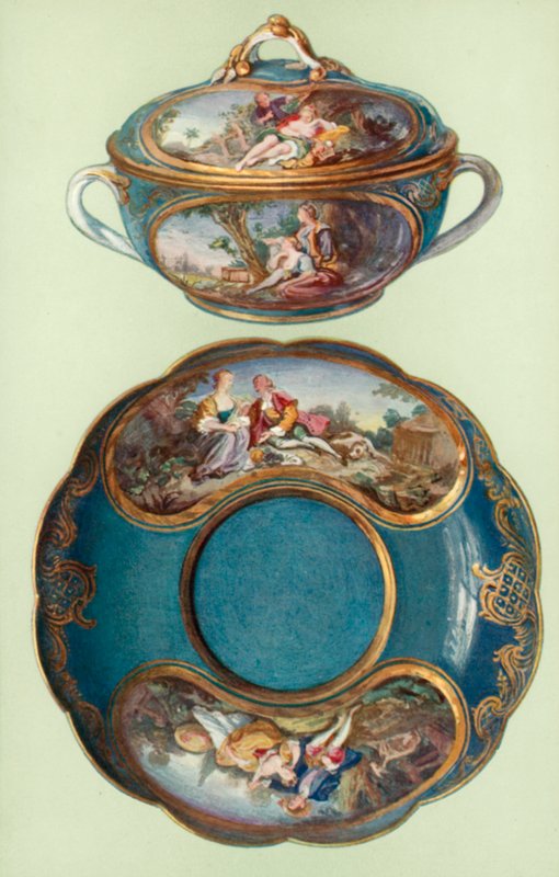 Ecuelle ja jalusta, Sevres, turkoosi-sininen, Boucherin jälkeiset paneelit (väri litho) tekijältä William Gibb