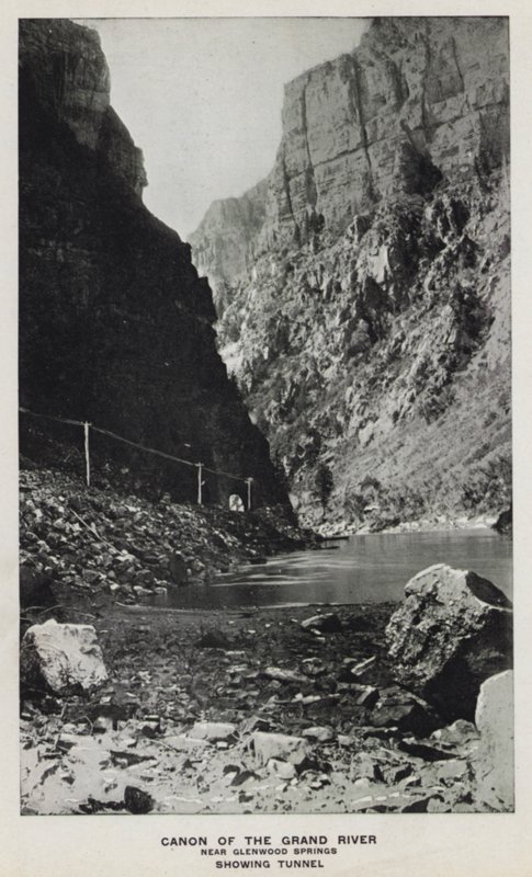 Coloradon kanjonit: Grand Riverin kanjoni, lähellä Glenwood Springsiä, näkyy tunneli (m/v kuva) tekijältä William Henry Jackson
