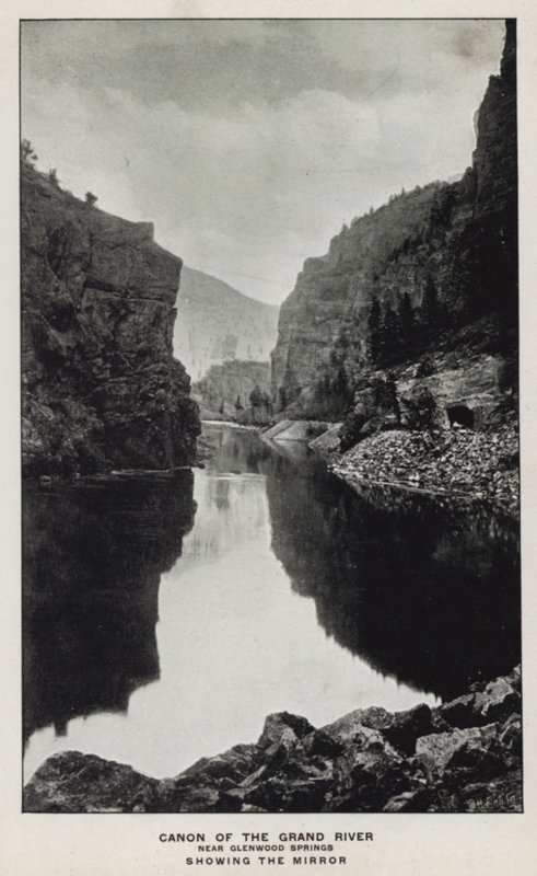 Coloradon kanjonit: Grand Riverin kaanoni, lähellä Glenwood Springsiä, näkyy peili (m/w kuva) tekijältä William Henry Jackson