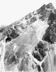 Marmorilouhoksen kallionjyrkänteet Apuan Alpeilla