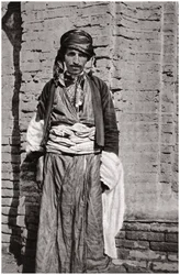 Kurdiheimon jäsen Etelä-Kurdistanista, Irakista, 1925.