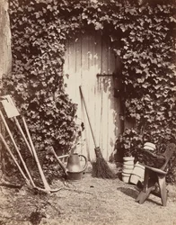 Porte de ferme de Marlotte (Oviaukko, jossa on puutarhavälineitä),c. 1860 (kuva)