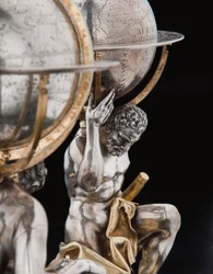 Kaksi poikkeuksellista maapalloa ja taivaallista maapalloa, joita tukevat Hercules ja Atlas, Augsburg