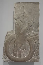 Ahuramazda siivekkäässä kiekossa, Persepolis, 486-460 eKr. (kalkkikivi)