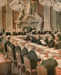 Ranskan presidentti Georges Clemenceau puhumassa Pariisin rauhankonferenssissa, kirjoittanut Achille Beltrame, kuvitus, kuvittaja Achille Beltrame (1871-1945), La Domenica del Corrieresta
