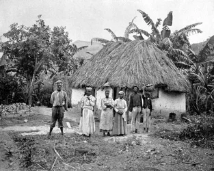 Mustien asukkaiden maja, Jamaika, noin 1905.