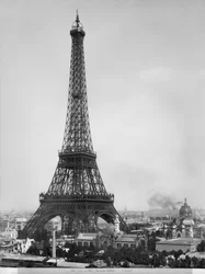 Eiffel-torni (1887-89) kuvattuna Pariisin maailmannäyttelyn aikana vuonna 1889, arkkitehti Gustave Eiffel (1832-1923)