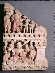 Kohtauksia Buddhan elämästä: Pölymaljan tarjoaminen ja ensimmäinen saarna, kreikkalais-buddhalainen tyyli, Haddasta, 1.-4. vuosisadalla (kalkkikivi)