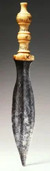 Veitsi, jossa kaiverrus "Tom Nimbly Trademan of Niffou", Liberia