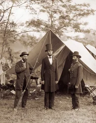 Presidentti Lincoln Antietamin taistelukentällä