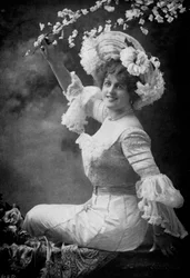 Marie Studholme 1875-1930, englantilainen teatterinäyttelijä, 1902-1903.