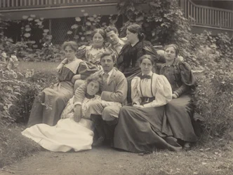 Ma, Rosa-täti, Selma, Ag, Emmy, Ralph Bernheim, Hans Wetzler ja Minnie Wetzler, Lake George