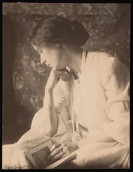 Alice Broughton kuva Agnes Peltonista (m/w kuva)