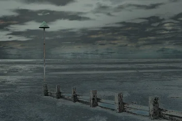Beach Walk, Leigh-on-Sea, 2018 (käsin maalattu valokuva).